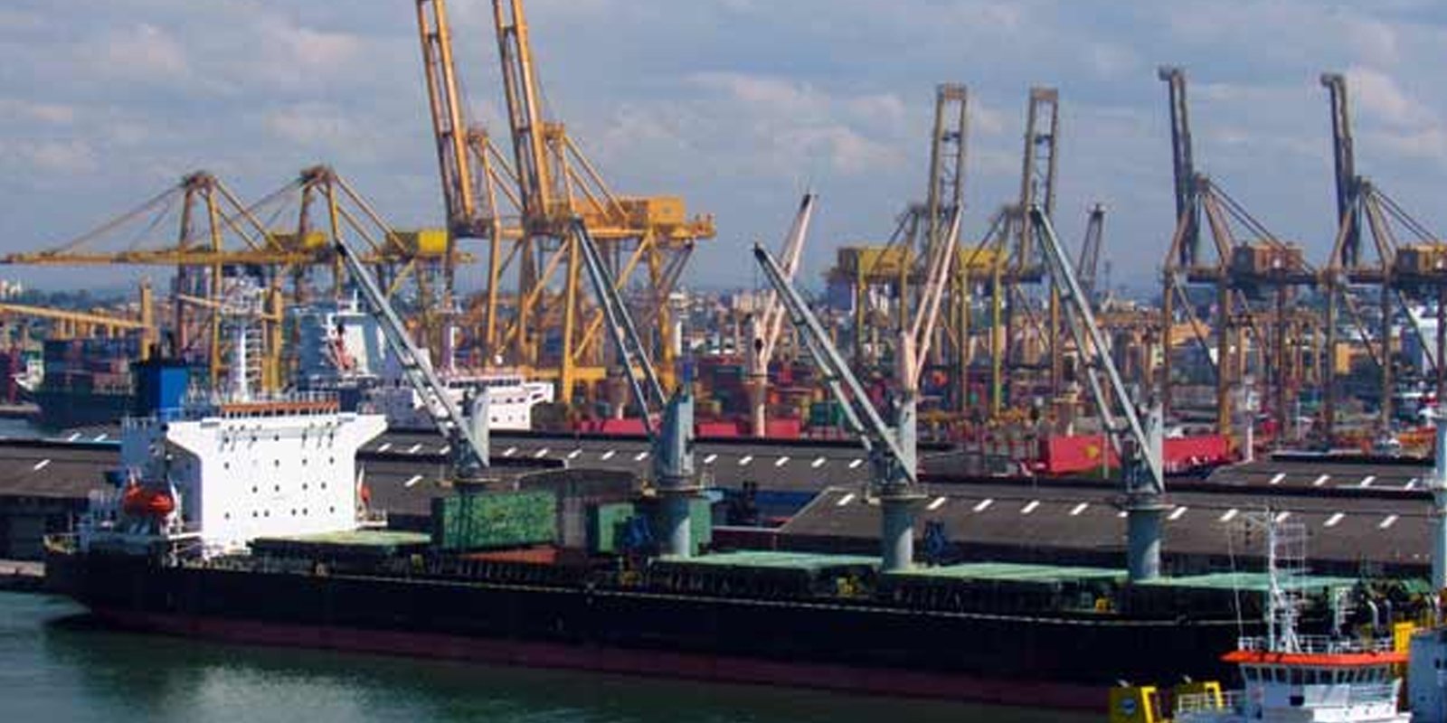 Adani-operates-the-western-terminal-of-the-Colombo-Port