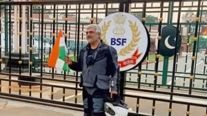ajith-with-national-flag-in-hand-at-wagah-border