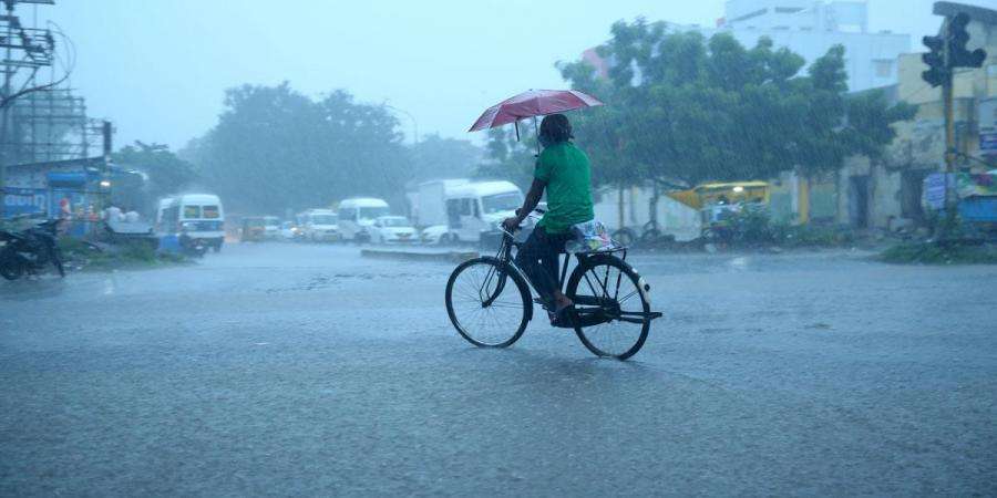 heavy-rain-with-thunder-in-6-districts-in-tamil-nadu